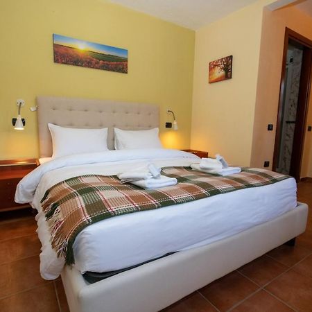 Villa Rina Deluxe And Cottage Porto Ceresio Exterior photo