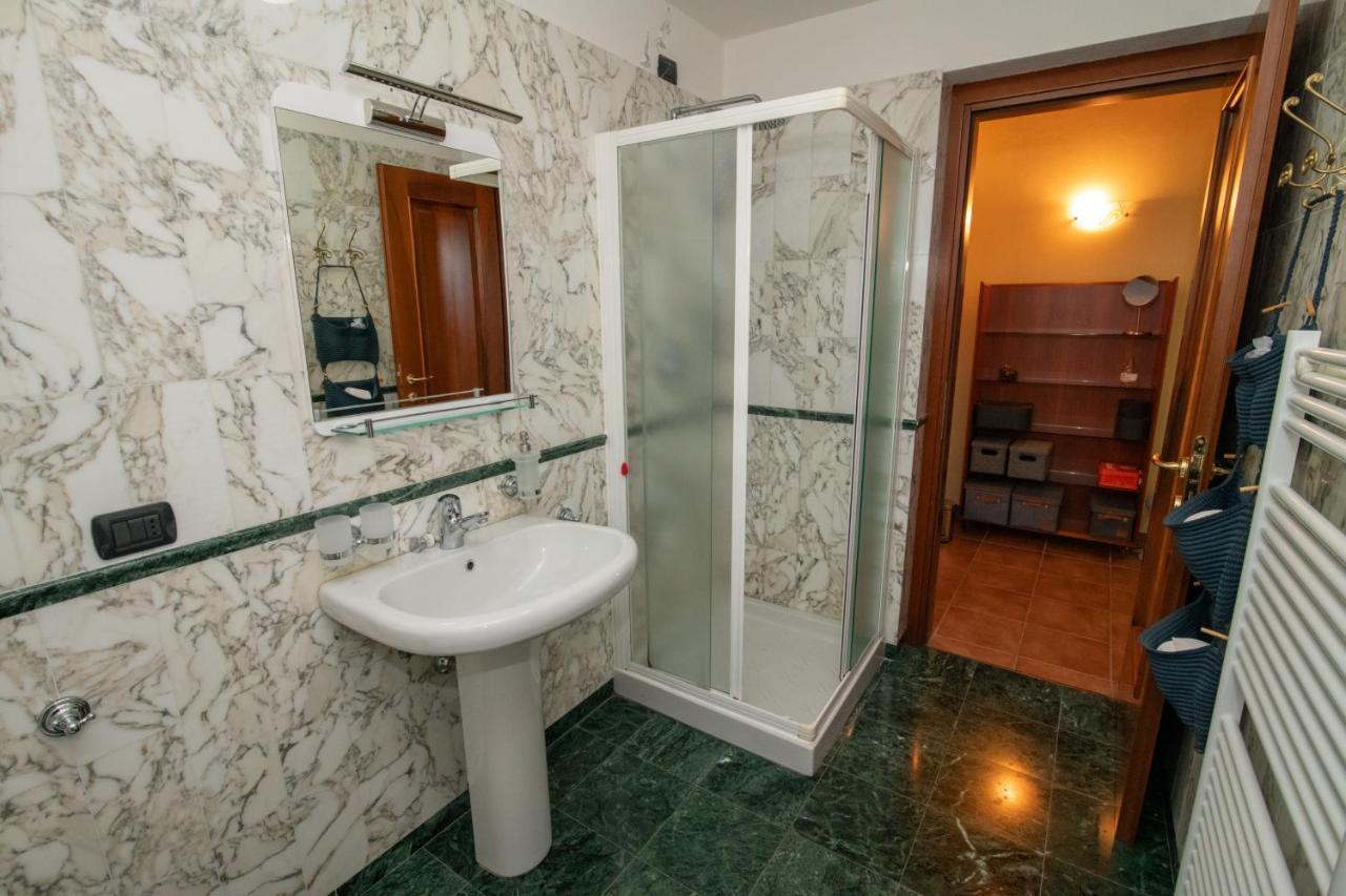 Villa Rina Deluxe And Cottage Porto Ceresio Exterior photo