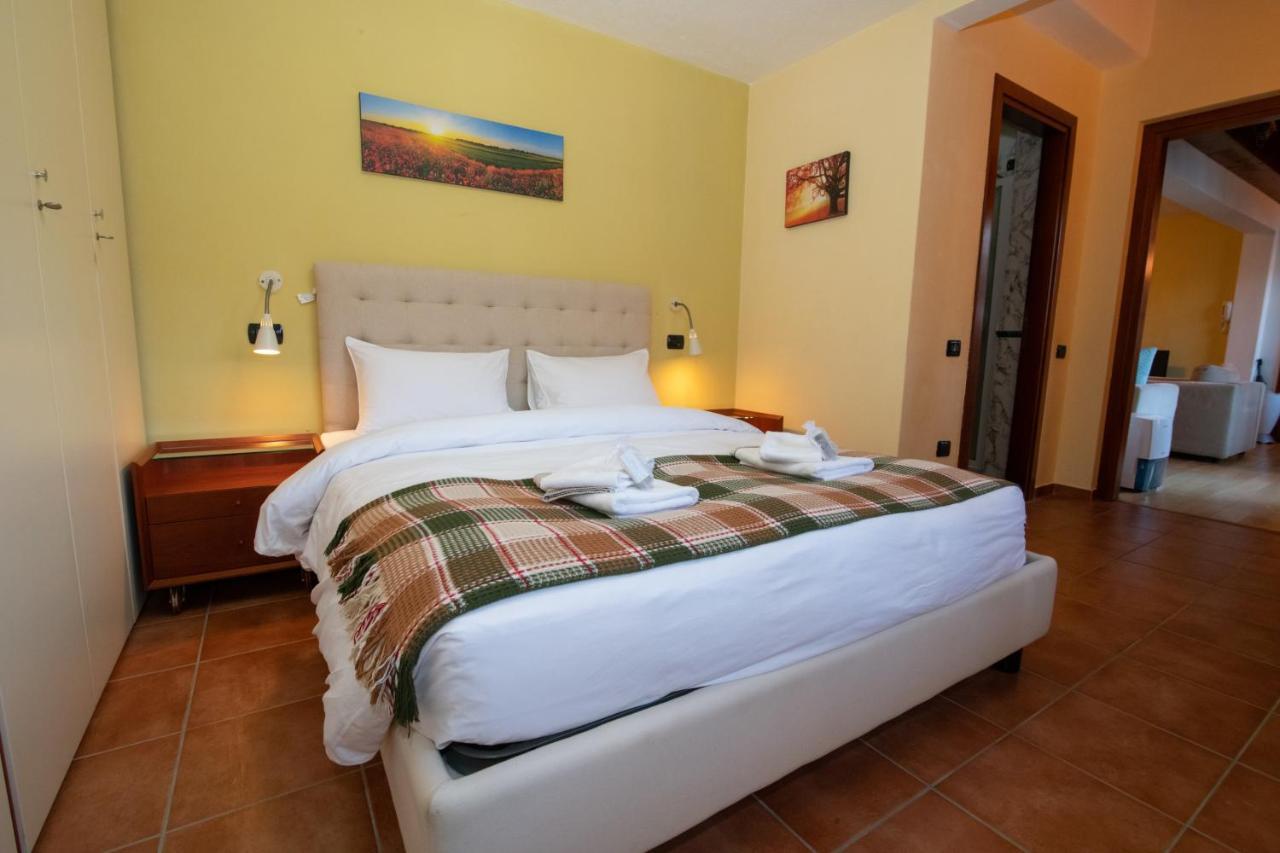 Villa Rina Deluxe And Cottage Porto Ceresio Exterior photo