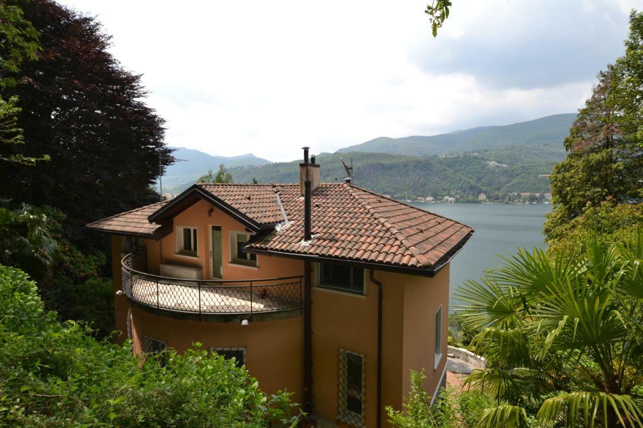Villa Rina Deluxe And Cottage Porto Ceresio Exterior photo